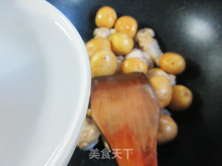 小土豆烧鸡翅根的做法步骤：3