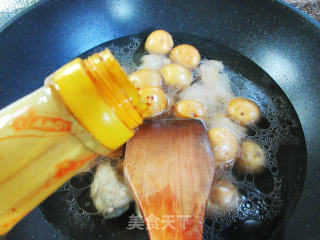 小土豆烧鸡翅根的做法步骤：5