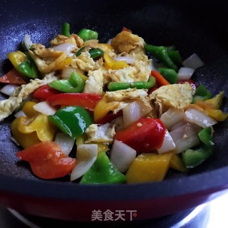 彩椒洋葱炒蛋的做法步骤：8