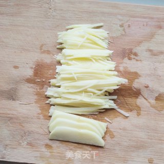 油泼土豆丝的做法步骤：2