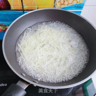 油泼土豆丝的做法步骤：5