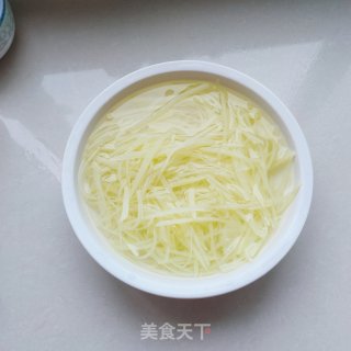 油泼土豆丝的做法步骤：6