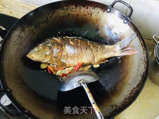 家常红烧鲤鱼的做法步骤：3