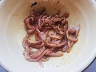 生菜炒肉丝的做法步骤：2