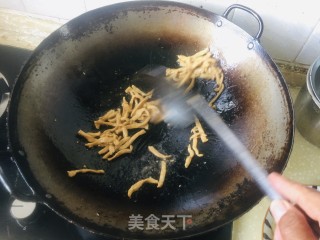 生菜炒肉丝的做法步骤：3