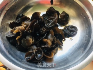 鸡肉蘑菇面的做法步骤：2