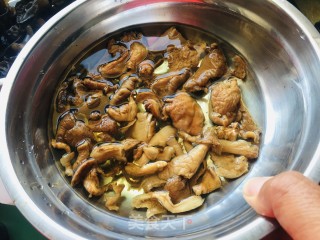 鸡肉蘑菇面的做法步骤：3