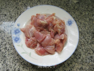 鸡腿肉丁炒豇豆的做法步骤：3