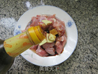 鸡腿肉丁炒豇豆的做法步骤：5