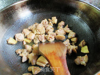 鸡腿肉丁炒豇豆的做法步骤：10