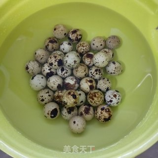 香卤鹌鹑蛋的做法步骤：1