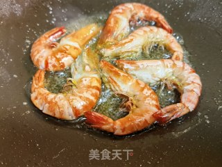 油爆大虎虾的做法步骤：2