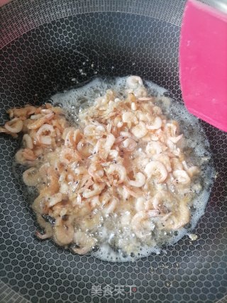 韭菜花炒河虾的做法步骤：3