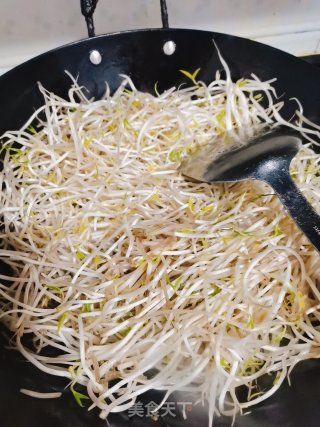 清炒绿豆芽的做法步骤：4