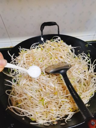 清炒绿豆芽的做法步骤：5