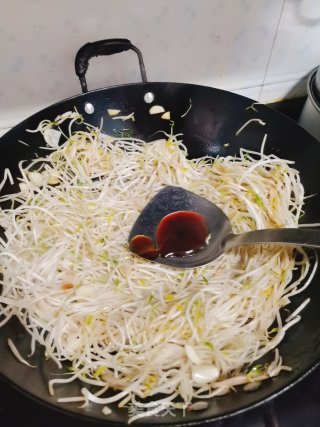 清炒绿豆芽的做法步骤：6