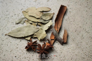 酸辣海鲜捞的做法步骤：3