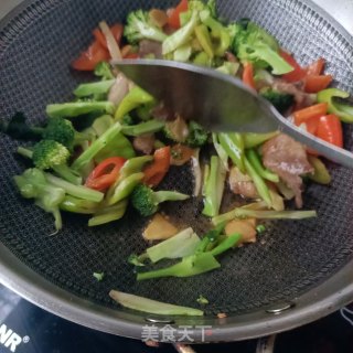 尖椒炒西兰花的做法步骤：14
