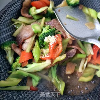 尖椒炒西兰花的做法步骤：15