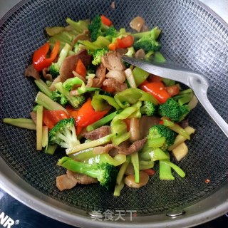 尖椒炒西兰花的做法步骤：16