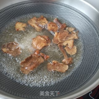 菌菇炖鸽子的做法步骤：4