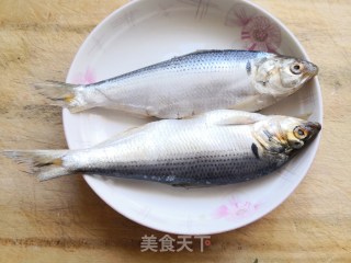 空炸烤鲫鱼的做法步骤：1