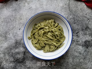 排骨菌菇桑叶面的做法步骤：5