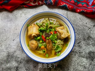 排骨菌菇桑叶面的做法步骤：7