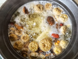 菌菇排骨汤的做法步骤：12