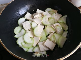 蛏子蒲瓜烧豆腐的做法步骤：4