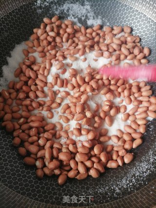 盐焗花生米的做法步骤：6