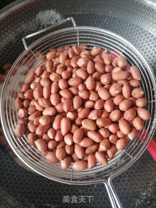 盐焗花生米的做法步骤：7