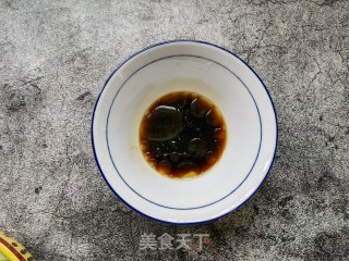 荆芥木耳拌酥瓜的做法步骤：4