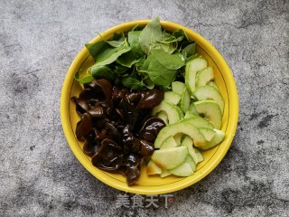 荆芥木耳拌酥瓜的做法步骤：5