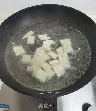 西红柿青菜炒豆腐的做法步骤：2