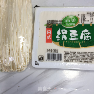 金针菇豆腐汤的做法步骤：1