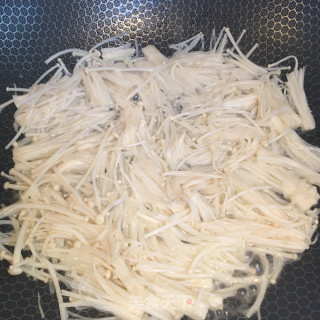 金针菇豆腐汤的做法步骤：3