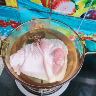 红烧肘子的做法步骤：2