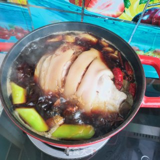 红烧肘子的做法步骤：16