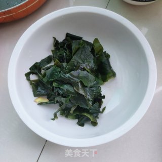 裙带菜肉丸汤的做法步骤：3