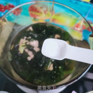 裙带菜肉丸汤的做法步骤：7