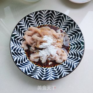 鸡胸肉炒辣椒的做法步骤：2