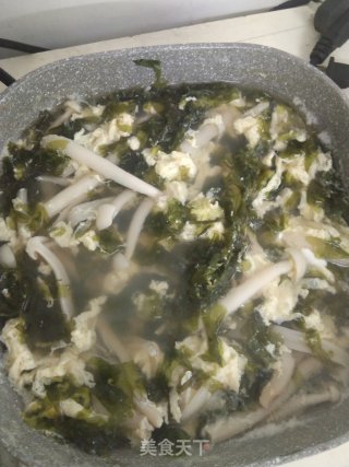 紫菜加海鲜菇蛋花汤的做法步骤：6