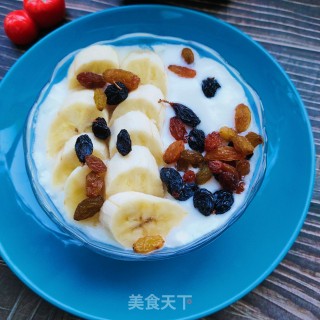 葡萄干香蕉拌酸奶的做法步骤：5