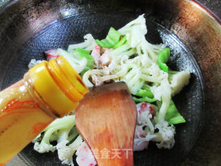 青椒龙虾球炒花菜的做法步骤：6