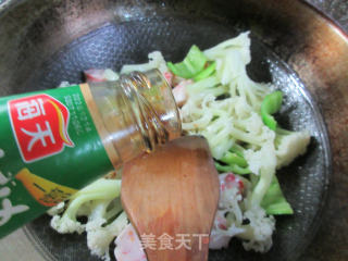 青椒龙虾球炒花菜的做法步骤：7