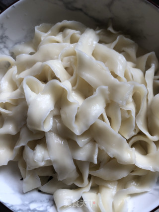烂肉青椒盖浇面的做法步骤：3