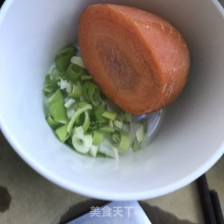 裙带菜萝卜虾肉汤的做法步骤：2