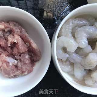 裙带菜萝卜虾肉汤的做法步骤：3