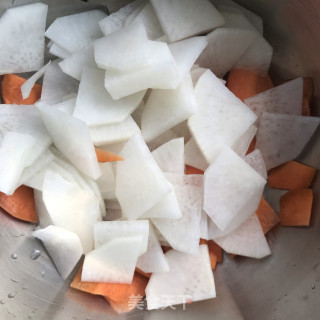 裙带菜萝卜虾肉汤的做法步骤：6